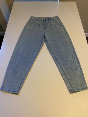 S.O.N.G. Pleated Baggy Jeans Light Wash Ultra High Rise Tapered 11/30 SJ22081LMV